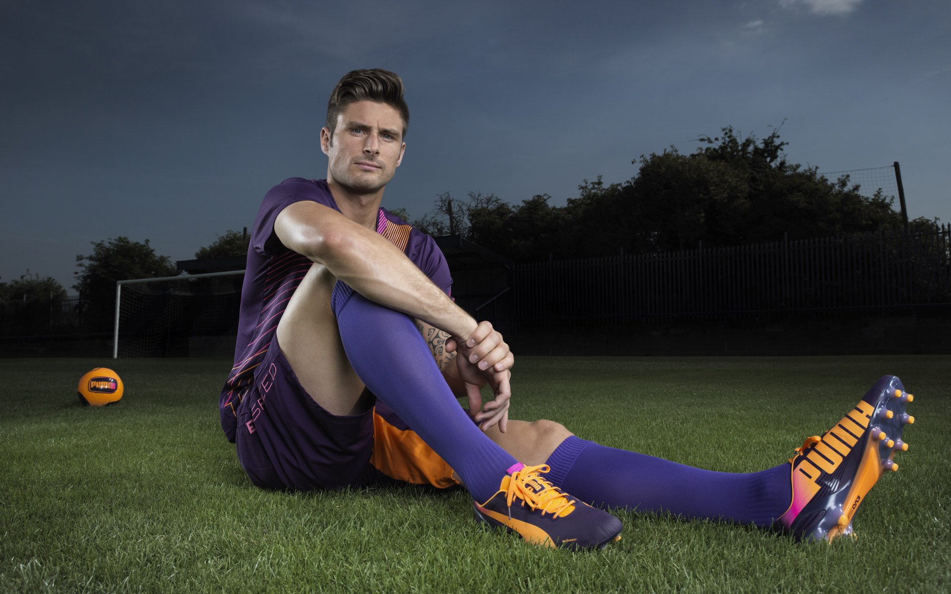 斯通斯铁闸镇后防，里昂锋线难破突尼斯铜墙阵